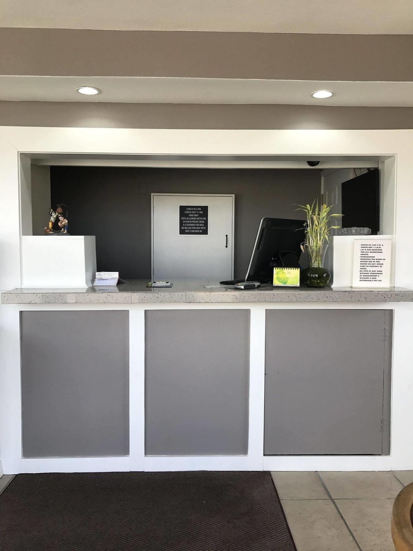 Hutchinson Inn Εξωτερικό φωτογραφία
