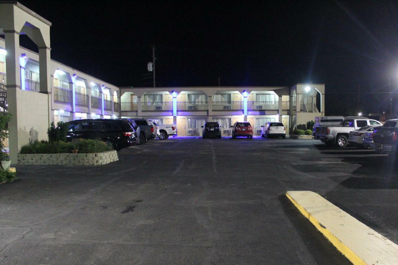 Hutchinson Inn Εξωτερικό φωτογραφία